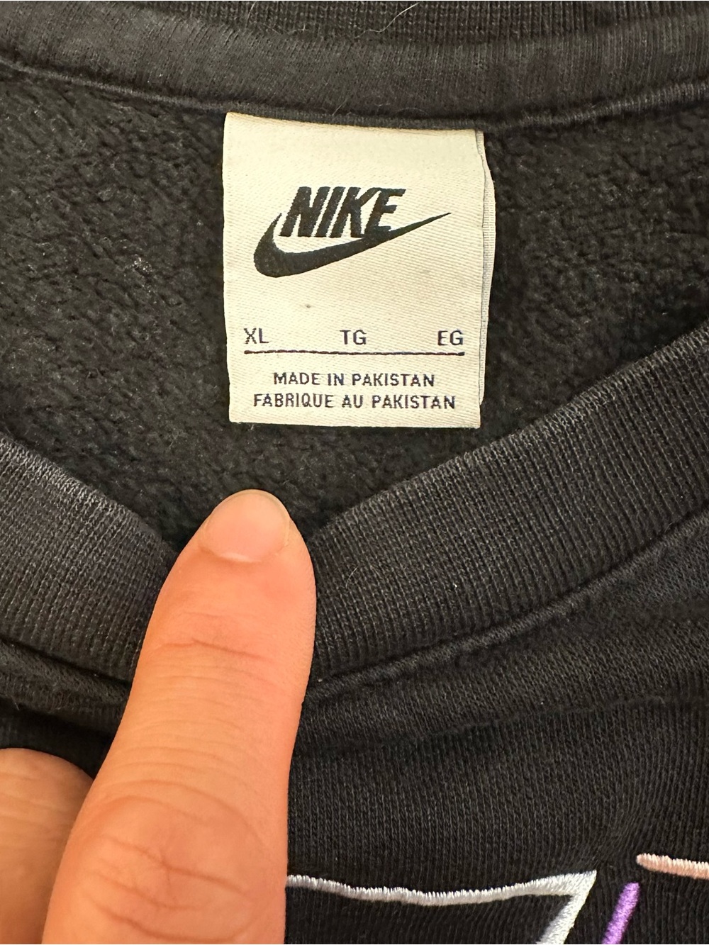 Rare Men’s Nike Black Crewneck Sweatshirt with Neon Outline Logo size XL - Picture 3 of 6